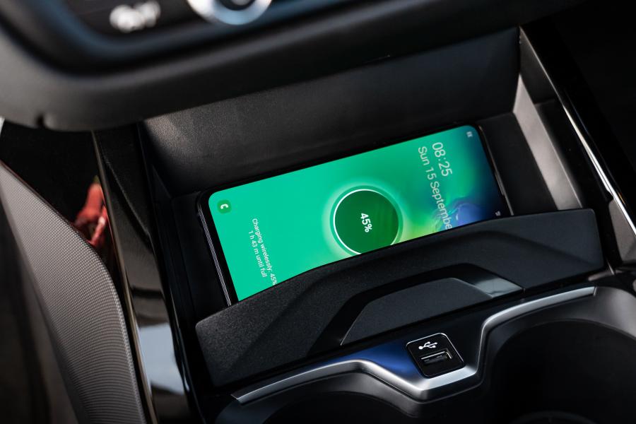 Детали интерьера BMW 118i M Sport (F40) 2019 года  (UK) (фото 40 из 43)